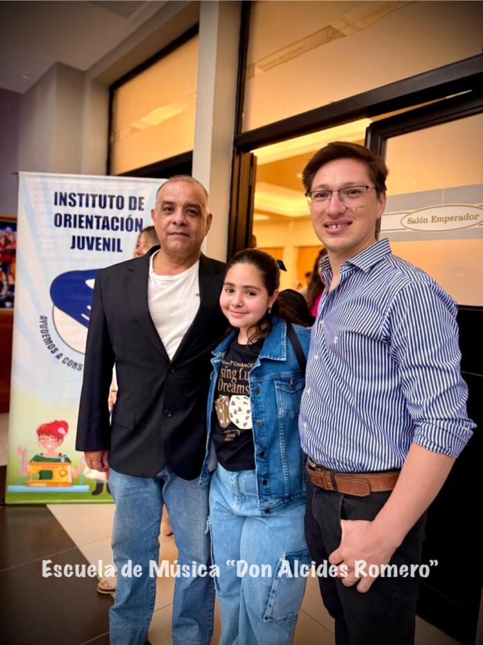 te solidario Instituto Orientacion Juvenil Goya 3 Director Escuela de Musica Lisandro Martinez con los musicos