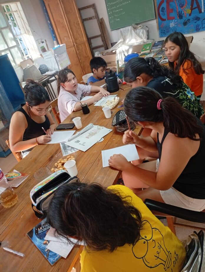 ESCUELA DE VERANO FORTALECIMIENTO FAMILIAR 2 TALLER MI PRIMER LIBRO