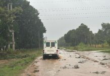 El comando operativo de emergencias brinda asistencia a Mburucuyá, afectada por un fuerte temporal