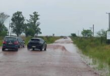 Turistas quedaron varados por el temporal en uno de los accesos al Iberá