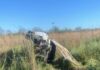 Se salvó de milagro tras despistar y destrozar su auto cerca de la Ruta 14