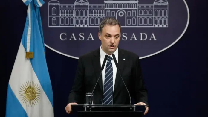 manuel-adorni-dijo-que-el-cierre-de-la-sala-de-prensa-de-casa-rosada-fue-por-una-falta-grave-a-la-seguridad-2232907