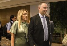 Adorni no consiguió que nadie le dibuje un préstamo y ahora dice que ganó medio millón de dólares con bitcoin