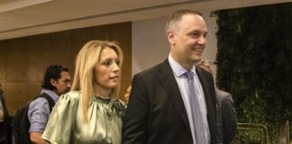 Adorni no consiguió que nadie le dibuje un préstamo y ahora dice que ganó medio millón de dólares con bitcoin