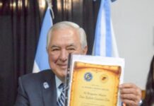 Reconocimiento al Brigadier Mayor Gustavo Rubén Zini con un Diploma de Honor al Mérito