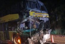 FUERTE ACCIDENTE ENTRE UN MICRO Y UN CAMIÓN EN LA RUTA NACIONAL 12, EN MISIONES