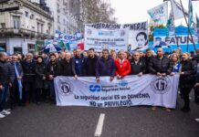 VOLVIERON LAS PROTESTAS: JUBILADOS MARCHARON CON EL RESPALDO DE LA CGT Y ORGANIZACIONES SOCIALES