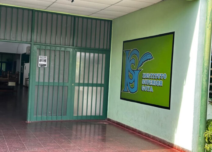 251081