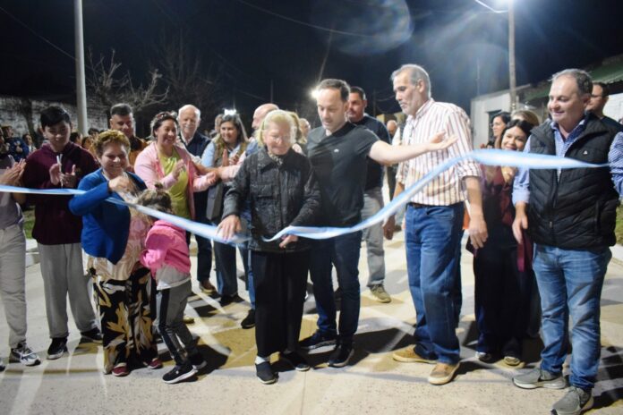 Inauguracion Mita y Mita Barrio SCOFANO 9 corte de cintas