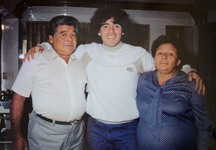 Maradona_vida_en_imágenes_Planeta_Urbano_2021_5