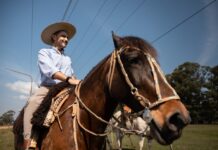 JUAN PABLO VALDÉS ACOMPAÑÓ LA CABALGATA PATRIÓTICA HACIA YAPEYÚ
