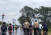 BAJO LA LLUVIA, LOS PEREGRINOS SIGUEN CAMINO A ITATÍ PARA LA 47.ª PEREGRINACIÓN JUVENIL DEL NEA