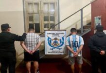 La Policía de Corrientes realizó allanamientos en un hospedaje, detuvo a cuatro personas y secuestró un automóvil
